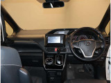 オシャレなインテリアで運転する気分も盛り上がりますよね^^