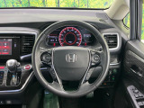 インテリアに合わせたデザインのステアリングは、運転される方のことも考え、運転しやすい形状、大きさです。是非一度、実際に触ってお確かめください。