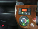 オートエアコン機能で、車内を自動的に、設定した温度に保ってくれます。