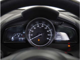 【明るく見やすいメーター】視認性が良く明るく見やすいメーター。運転者にとって見やすいメーターは運転していても疲れないですよね。