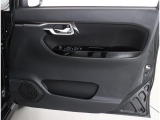 運転席ドアにはパワーウインドウやドアロックなどの各種スイッチを使いやすく配置!!快適な運転をサポートします!!