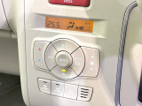 【オートエアコン】一度お好みの温度に設定すれば、車内の温度を検知し風量や温度を自動で調整。暑い&hellip;寒い&hellip;と何度もスイッチ操作をする必要はありません。快適な車内空間には必須の機能ですね♪