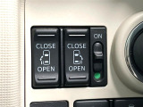 【両側パワースライドドア】スマートキーや運転席のスイッチで後席両側スライドドアの開閉が可能♪電動だから力を入れてドアを開ける必要が無く、小さなお子様でも簡単に開け閉めでき快適です♪