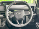 インテリアに合わせたデザインのステアリングは、運転される方のことも考え、運転しやすい形状、大きさです。是非一度、実際に触ってお確かめください。