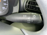 【オートライト】車外の明るさに応じて自動的にライトの点灯・消灯をしてくれます