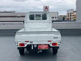 真後ろです。広い荷台で作業効率もアップ!オプション部品などはスタッフへご相談ください。