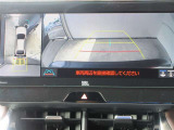 車両を上から見たような映像をディスプレイオーディオ画面に表示するパノラミックビューモニター