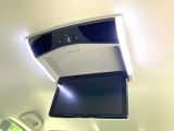 【フリップダウンモニター】大画面モニターで後席でもエンタメをお楽しみいただけます。小さなお子様にも大人気の装備です♪