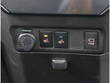 運転席と助手席にはシートヒーターが付いています。