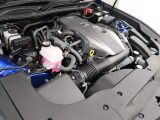 8AR-FTS型 2.0L 直列4気筒 DOHC インタークーラーターボエンジン搭載、駆動方式はFRです。