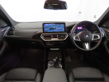 M-Sport専用 スポーツステアリング 視界の良いフロントガラス