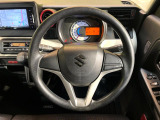 インテリアに合わせたデザインのステアリングは、運転される方のことも考え、運転しやすい形状、大きさです。是非一度、実際に触ってお確かめください。