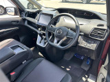 【運転席】座り心地が良いシートなので長時間の運転でも快適にお過ごしいただけます。新品のフロアマットのご注文も可能です。掲載箇所以外にご希望の写真がございましたらお気軽にお問い合わせ下さい。