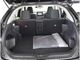 開口部の広いラゲージスペースは、ゴルフバックなどの荷物もラクラク積み込めます。