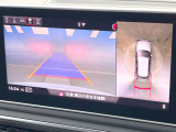 ●パノラミックビューモニター:専用のカメラにより、上から見下ろしたような視点で360度クルマの周囲を確認することができます☆死角部分も確認しやすく、狭い場所での切り返しや駐車もスムーズに行えます。