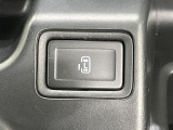 【パワースライドドア】スマートキーや運転席のスイッチでスライドドアの開閉が可能♪電動だから力を入れてドアを開ける必要が無く、小さいお子様でも、重い荷物を持っている時もラクに開け閉めできます♪