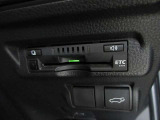 【ETC車載器】は、ビルトインタイプですっきり収納され、見た目も使い勝手も満足のアイテムです。