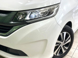 【LEDヘッドライト】悪天候や夜間走行時も良好な視界を確保し安心して運転できる高輝度LEDヘッドライトを装備!点灯速度が早く、消費電力も抑えられています。