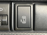 【パワースライドドア】スマートキーや運転席のスイッチでスライドドアの開閉が可能♪電動だから力を入れてドアを開ける必要が無く、小さいお子様でも、重い荷物を持っている時もラクに開け閉めできます♪