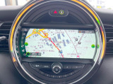 ●MINI純正ナビ:一体感のあるナビは、高級感ある車内を演出してくれます。Bluetooth再生などオーディオ機能も充実しておりますので、運転もより楽しめます♪