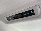 【Wエアコン】運転席と助手席それぞれで温度設定が可能なWオートエアコンを装備。乗る人それぞれの好みに合わせて、快適な室内環境を保ちます。