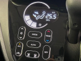 【オートエアコン】一度お好みの温度に設定すれば、車内の温度を検知し風量や温度を自動で調整。暑い&hellip;寒い&hellip;と何度もスイッチ操作をする必要はありません。快適な車内空間には必須の機能ですね♪