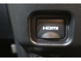 音声と映像が1本のケーブルで伝送できる便利なHDMIを装備しています。iPhoneやスマートフォンの画面と全く同じ画面がカーナビの画面に表示されるので、地図アプリや動画などのミラーリングが可能です。