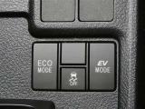EVドライブモードで、早朝・深夜や屋内の駐車場などで、エンジン音や排気ガスを気にすることなく走れます。