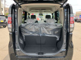 トランク(荷室)です!セカンド・サードシートを折りたたむと長い荷物も収納できます。