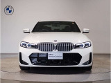 BMW代表的な特徴のキドニーグリル。BMWのすべてのモデルに採用され、BMWらしさを強調しております。