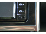スマートフォンやiPodに入れた音楽を楽しめるAUXを装備しています。AUXは直接カーオーディオに接続できるため、Bluetoothなどよりも高音質な音楽が楽しめます。