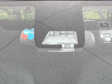【トヨタセーフティセンス】走行中に前方の車両等を認識し、衝突しそうな時は警報とブレーキで衝突回避と被害軽減をアシスト。より安全にドライブをお楽しみいただけます。