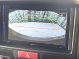 【バックカメラ】駐車時に後方がリアルタイム映像で確認できます。大型商業施設や立体駐車場での駐車時や、夜間のバック時に大活躍!運転スキルに関わらず、今や必須となった装備のひとつです!