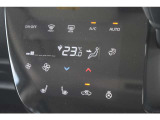 タッチパネルタイプのフルオートエアコン  「オート」を使って温度設定、車内の温度はいつも快適ですよ♪手袋をしながらでも操作可能♪