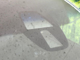 【シティブレーキアクティブシステム】低速走行中に前方の車両等を認識し、衝突しそうな時は警報とブレーキで衝突回避と被害軽減をアシスト。より安全にドライブをお楽しみいただけます。