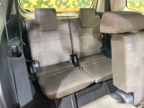 床下収納式のサードシートです。座席部分をコンパクトに収納でき、広大な荷室スペースとしてお使いいただけます!乗車人数や荷物の量など利用シーンに合わせて3列目を有効活用でき、とっても便利♪