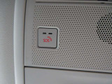 エアバッグ作動時や後突時、もしくは車内のSOSボタンを押した際に緊急通報オペレーターに連携し、救急・警察を手配します。更にオペレーターにも連携、お客様のご要望に応じてロードサービスの手配を行います。