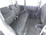 ゆとりある広々とした車内空間は、ドライブを始め買い物やレジャーなど、幅広く活躍します。一人でもみんなとでもお出かけを楽しみましょう!