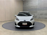 お車購入のポイントとなるフロントマスクです!シャープな目つきが印象的なデザインのヘッドランプです。