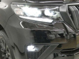 LEDヘッドライトです。デザイン性がよくとても明るいので、夜間の走行や悪天候でも安心です。しかも長寿命!