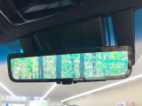 【デジタルインナーミラー】後席の大きな荷物や同乗者で後方が確認しづらい時でも安心!カメラが撮影した車両後方の映像をルームミラー内に表示。クリアな視界で状況の確認が可能です!