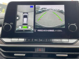 上から見たような画像で車庫入れなどに便利なアラウンドビューモニター