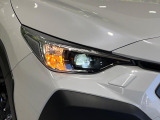 【LEDヘッドライト】悪天候や夜間走行時も良好な視界を確保し安心して運転できる高輝度LEDヘッドライトを装備!点灯速度が早く、消費電力も抑えられています。