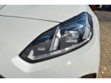 先進のLEDテクノロジーを採用。夜間はもちろん悪天候の日中でも優れた視認性を発揮し、走行安全性と快適性を高めます