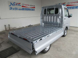 三方開きで荷物の積み下ろしに便利