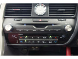 ★運転席と助手席でそれぞれお好みに合わせて温度設定が行えるフルオートエアコンです。外気温や室温、日射量を感知し、吹き出し温度、風量を緻密に制御します