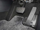 運転席アクセル・ブレーキペダル