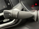 【オートワイパー(AUTO)】雨が降り出した時に、雨滴検出用センサー(レインセンサー)が雨滴を感知すると、自動でワイパーが動作します。