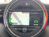 ●MINI純正ナビ:一体感のあるナビは、高級感ある車内を演出してくれます。Bluetooth再生などオーディオ機能も充実しておりますので、運転もより楽しめます♪