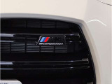 BMW代表的な特徴のキドニーグリル。BMWのすべてのモデルに採用され、BMWらしさを強調しております。